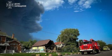 На Київщині ліквідовують наслідки атаки рф на 9 локаціях – у ДСНС показали кадри