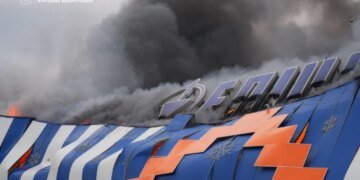Уже 4 постраждалих від удару рф дроном по будівельному гіпермаркету в Запоріжжі