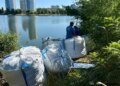 У Києві триває очищення на озері Кирилівське після атак рф – забруднення зменшили у десятки разів