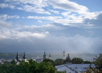 Львів накриють грози: мешканців попереджають про негоду 29 серпня