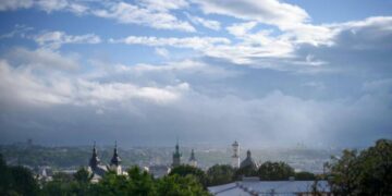 Львів накриють грози: мешканців попереджають про негоду 29 серпня