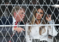 Встала і вийшла: читці мови тіла розкрили суть “перепалки” Меланії з Трампом