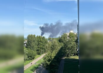 “Не БпЛА”: у Хабаровському краю РФ палає великий нафтопереробний завод “Роснєфті” (відео)