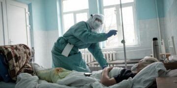 Реформи — сьогодні, гроші — коли-небудь потім: що не так із медичною програмою Кабміну