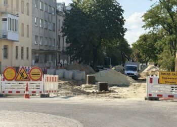 Готуйтеся до об’їздів: у Львові перекривають ще одну ділянку Залізничної
