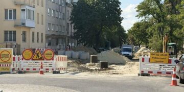 Готуйтеся до об’їздів: у Львові перекривають ще одну ділянку Залізничної