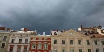 Львів накриє негода: 22 серпня прогнозують грозу та сильний вітер