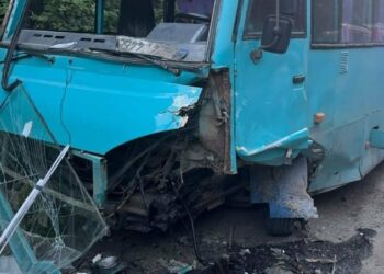Серйозна аварія на Дрогобиччині: у зіткненні автобуса та легковика постраждали 11 осіб