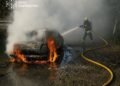 На Львівщині під час руху загорівся Volkswagen Golf: водій встиг вийти з авто, – ФОТО