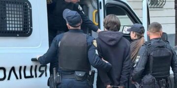 Побили, зламали ніс і викрали гроші: у Львові затримали підозрюваних у розбої