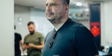 “Хартія” потрапила у скандал: що кажуть військові та цивільні про співпрацю корпусу з Єрмаком