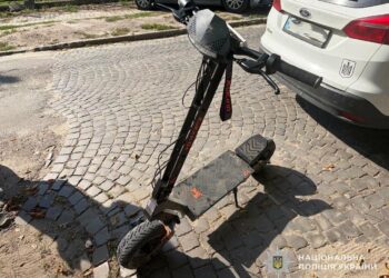 На Львівщині сталася ДТП за участю електросамоката: постраждала 13-річна пасажирка