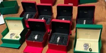 Cartier і Rolex на 4,1 млн: львів’янка їхала через «зелений коридор»