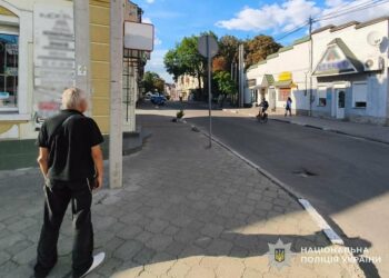 Пограбував перехожого біля зупинки: у Стрию затримали 32-річного чоловіка