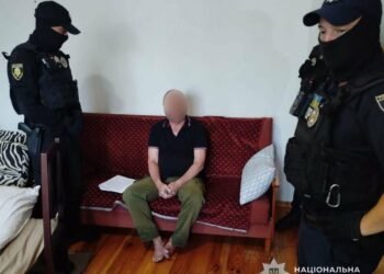 Бив, ізолював та погрожував зґвалтувати молодшу сестру: на Львівщині чоловіка підозрюють у зґвалтуванні падчерки, – ФОТО