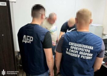 Офіцер ТЦК приїхав п’яним і побив солдата: ДБР повідомило про підозру