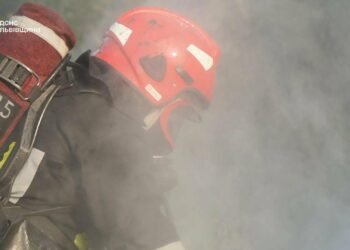 У Трускавці рятувальники вивели двох людей із задимленої квартири
