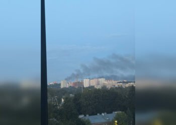 Рух у бік Москви перекрито: дрони атакували НПЗ у російському Ярославлі (відео)
