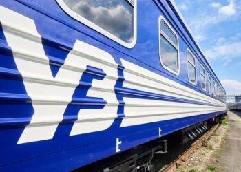 Через обстріли змінили рух поїздів: частину пасажирів пересадять на автобуси, — “Укрзалізниця”
