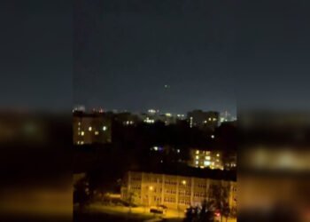 “Це НЛО?”: у Львові помітили проліт загадкового об’єкта в небі — що про це відомо (відео)