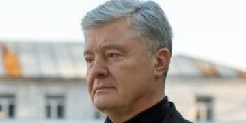 Петро Порошенко: людям потрібні відповіді, як жити далі
