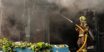 Двоє загиблих у Кривому Розі: Зеленський назвав кількість ударів по Україні за тиждень