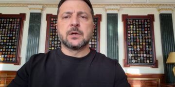 14 загиблих у Кривому Розі: Зеленський пообіцяв відповідь за удар по ТРЦ
