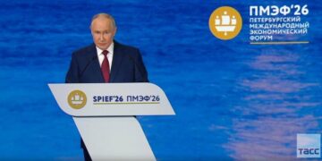 Фергюсон про удари вглиб Росії: “Постає питання, скільки ще Путін так може”