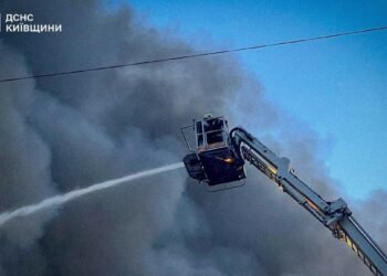 Удар БпЛА спричинив пожежу на складі сільгосппідприємства у Харківській області