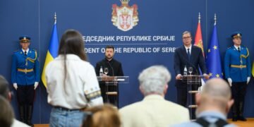 “У Белграді приймають нациста”: сербські фанати з прапорами  РФ обурились через візит Зеленського