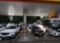 “Бензину нема”: росіяни знову скаржаться на дефіцит, заправки пусті навіть в Москві