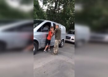 В Одесі чоловік у військовій формі “заламував” і вдарив підлітка: у ТЦК прокоментували інцидент