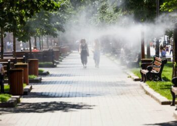 Сильна спека йде в Україну вже з неділі: Діденко назвала дату послаблення