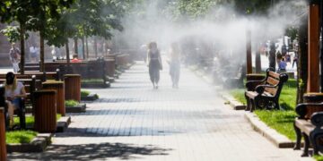 Сильна спека йде в Україну вже з неділі: Діденко назвала дату послаблення