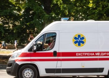 У Львові дві BMW збили батька і 8-річну доньку, які переходили на червоне світло