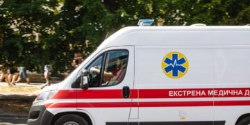У Львові дві BMW збили батька і 8-річну доньку, які переходили на червоне світло