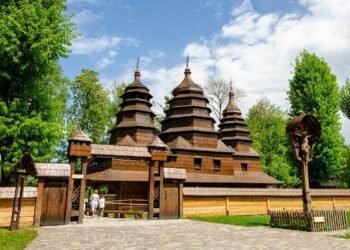 Від хати до старовинної церкви: чим унікальний Шевченківський гай у Львові