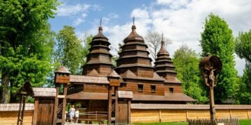 Від хати до старовинної церкви: чим унікальний Шевченківський гай у Львові