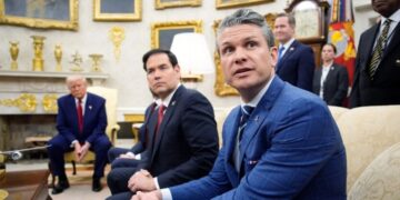 “Їм подобається те, що здається легким” – Снайдер про те, чому Трамп обрав Іран, а не перемогу України