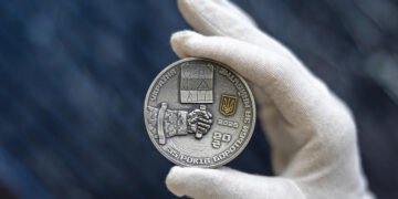 НБУ випустив нову срібну монету до 35-річчя незалежності України: як вона виглядає (фото)