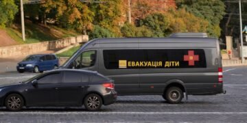 Поліція зупинила евакуаційний рейс із Херсона: Червоний Хрест просить владу втрутитися