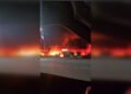 В окупованому Єнакієвому на Донеччині пролунали вибухи: масштабно палає місцевий ТЦ (відео)
