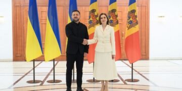 Санду вручила Зеленському найвищу державну нагороду Молдови