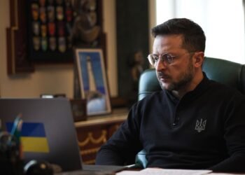 Зеленський під час поїздки на фронт доручив посилити захист Запоріжжя та області