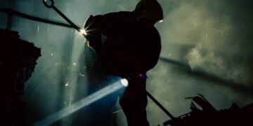 У Голосіївському районі Києва ліквідували пожежу, що виникла під час повторної атаки РФ