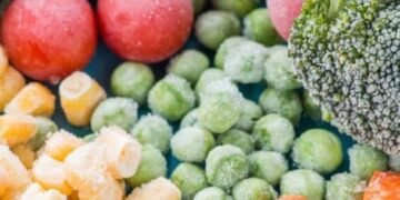 Топ-10 продуктів, які варто заготовити на зиму вже зараз