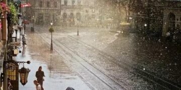Львівщину після спеки накриє негода: синоптики попередили про град, шквали та сильні дощі