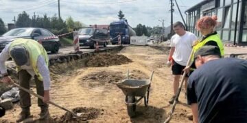 У Куликові під час ремонту дороги натрапили на давнє кладовище та споруди XV століття