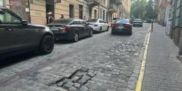 У центрі Львова на три дні перекриють вулицю Гавришкевича через ремонт бруківки