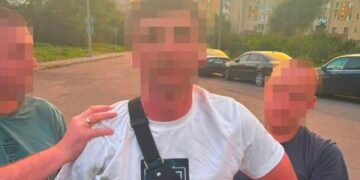 У Винниках чоловік з пістолетом напав на водія Mercedes: нападника затримали
